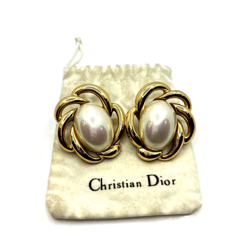 CHRISTIAN DIOR Vintage Women's Gold Lux Mother of Pearl Button Earrings - Picture 4 of 7